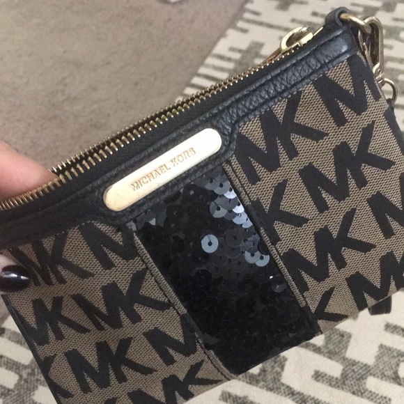 Michael Kors jetset wristlet - Picture 6 of 6